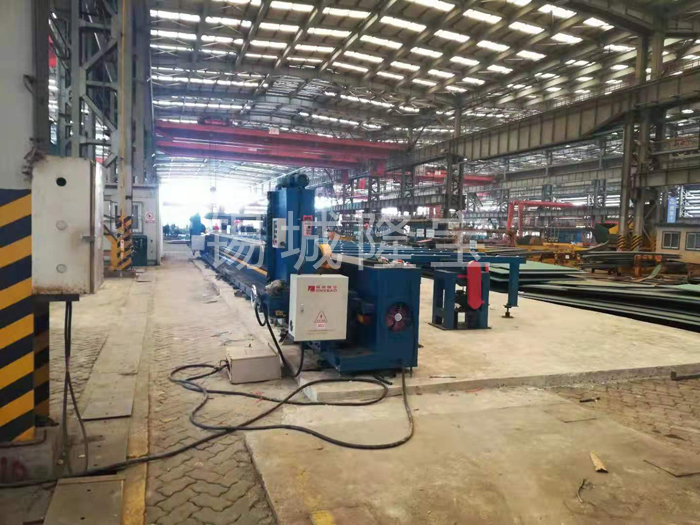 直角無梁銑邊機(jī)使用現(xiàn)場(chǎng)1